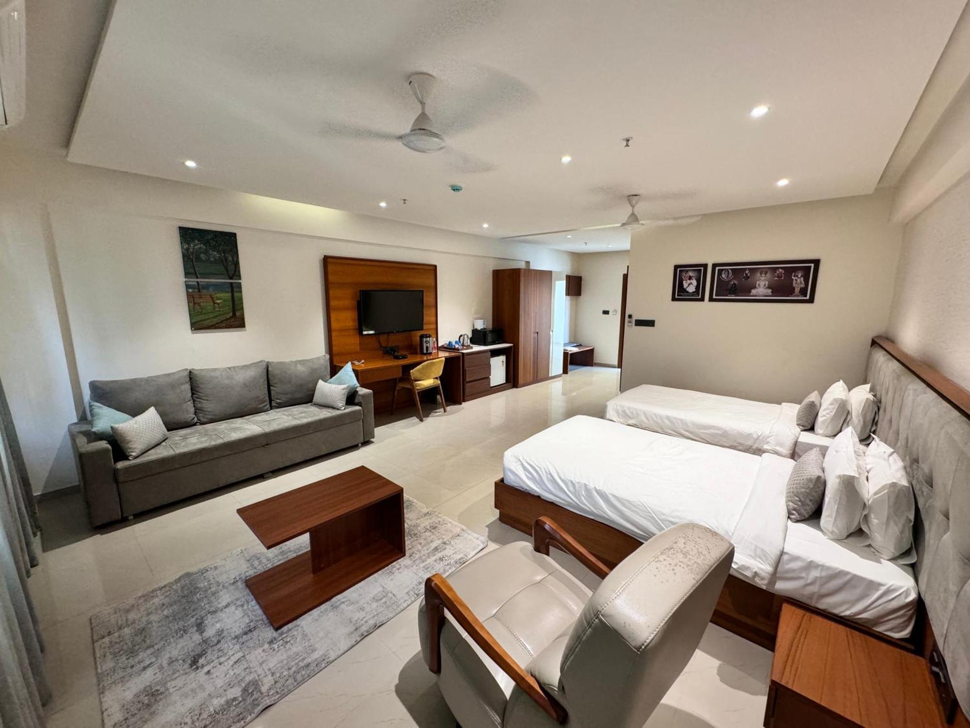Siara Styles Amba Suites, Gandhinagar Exterior foto
