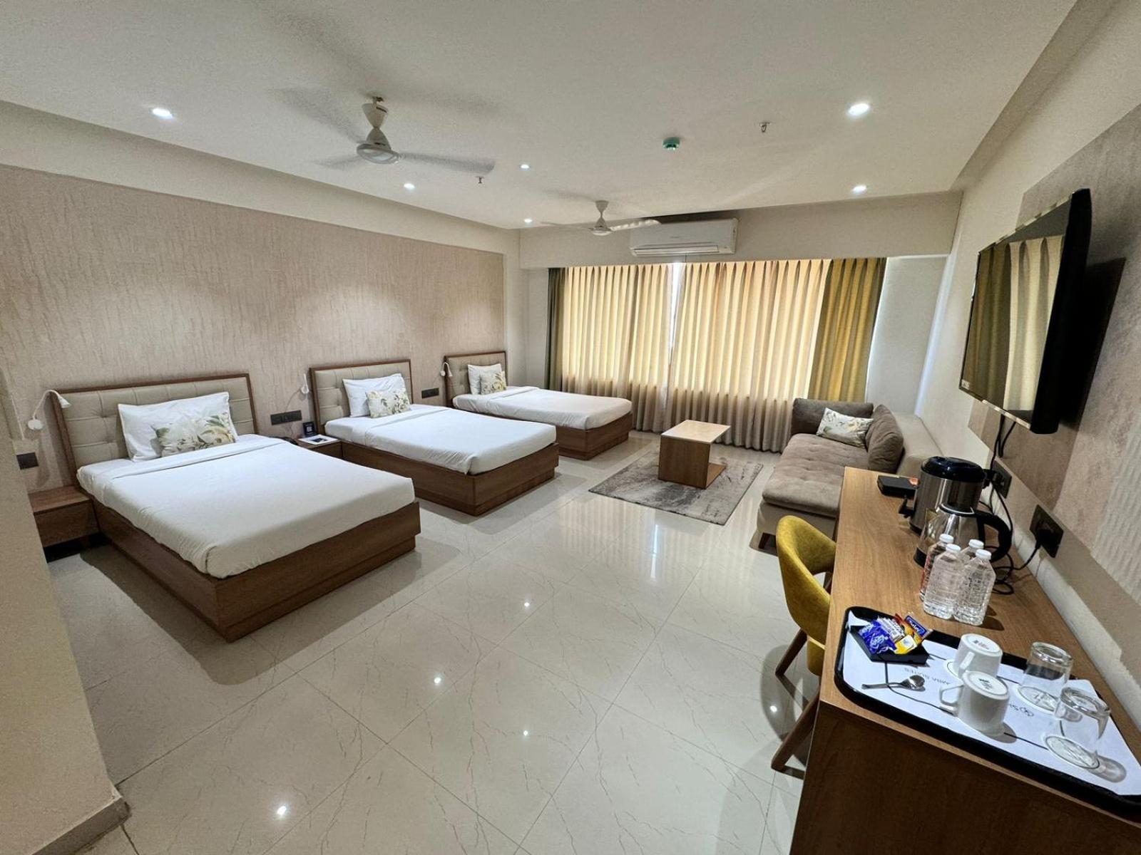 Siara Styles Amba Suites, Gandhinagar Exterior foto