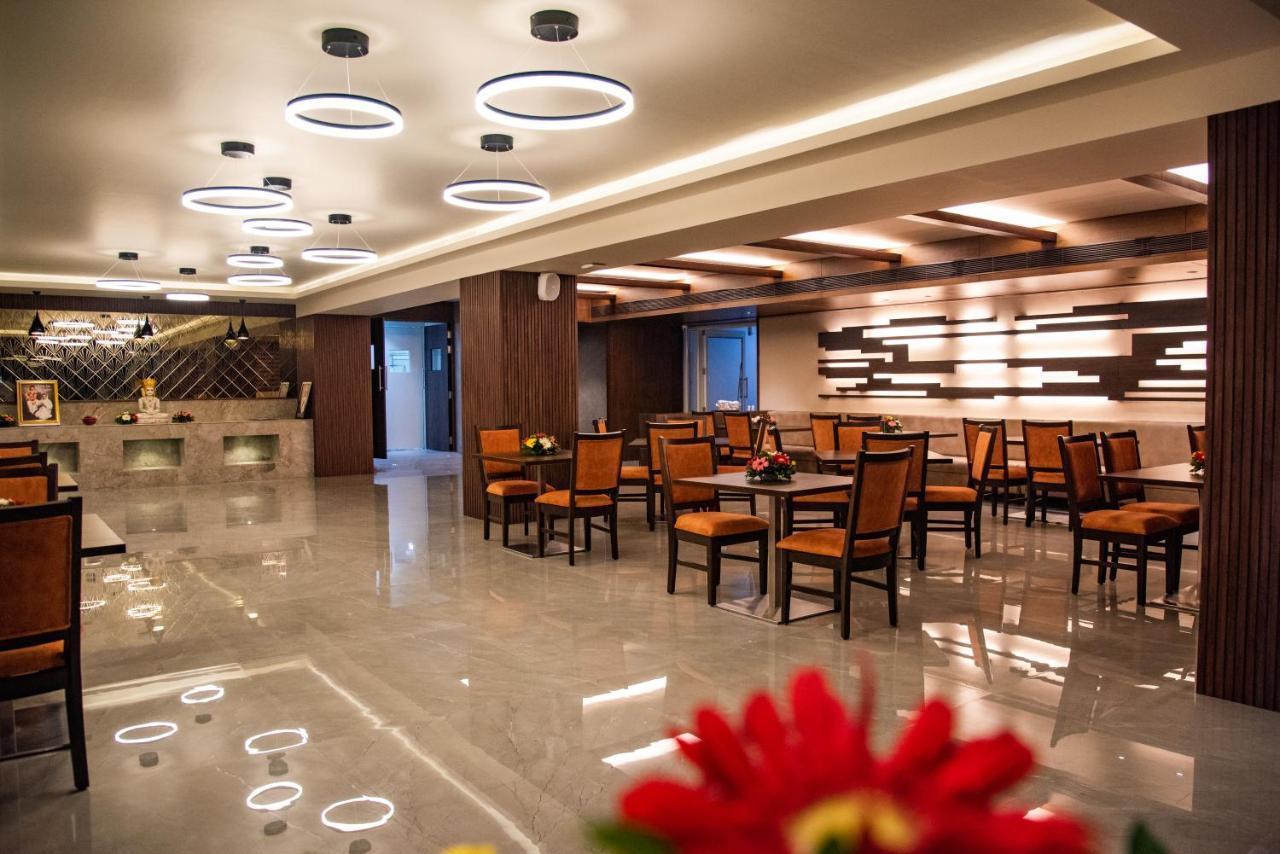 Siara Styles Amba Suites, Gandhinagar Exterior foto
